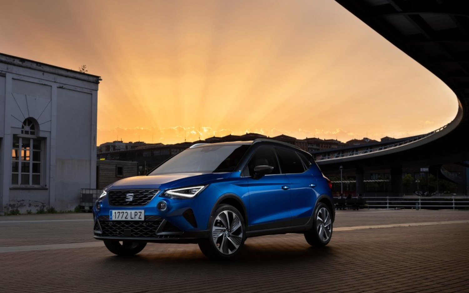 Comparison Seat Arona FR 2022 vs Skoda Kamiq SEL 2020 SUV Drive